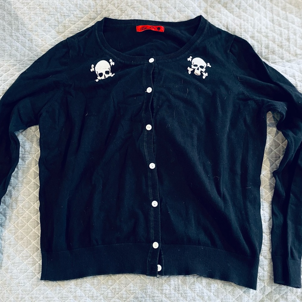 Retro Black Skull Embellished Women's Sweater - Picture 1 of 4